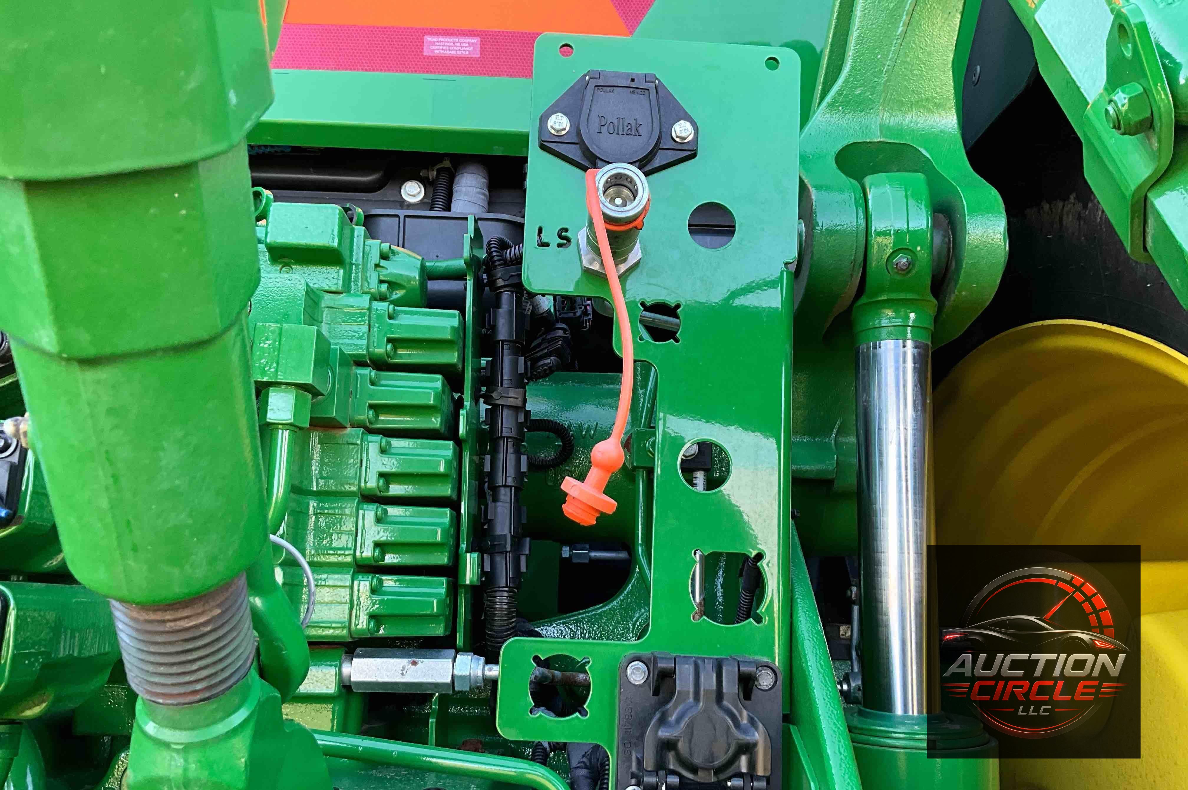 2022 John Deere 8R 250