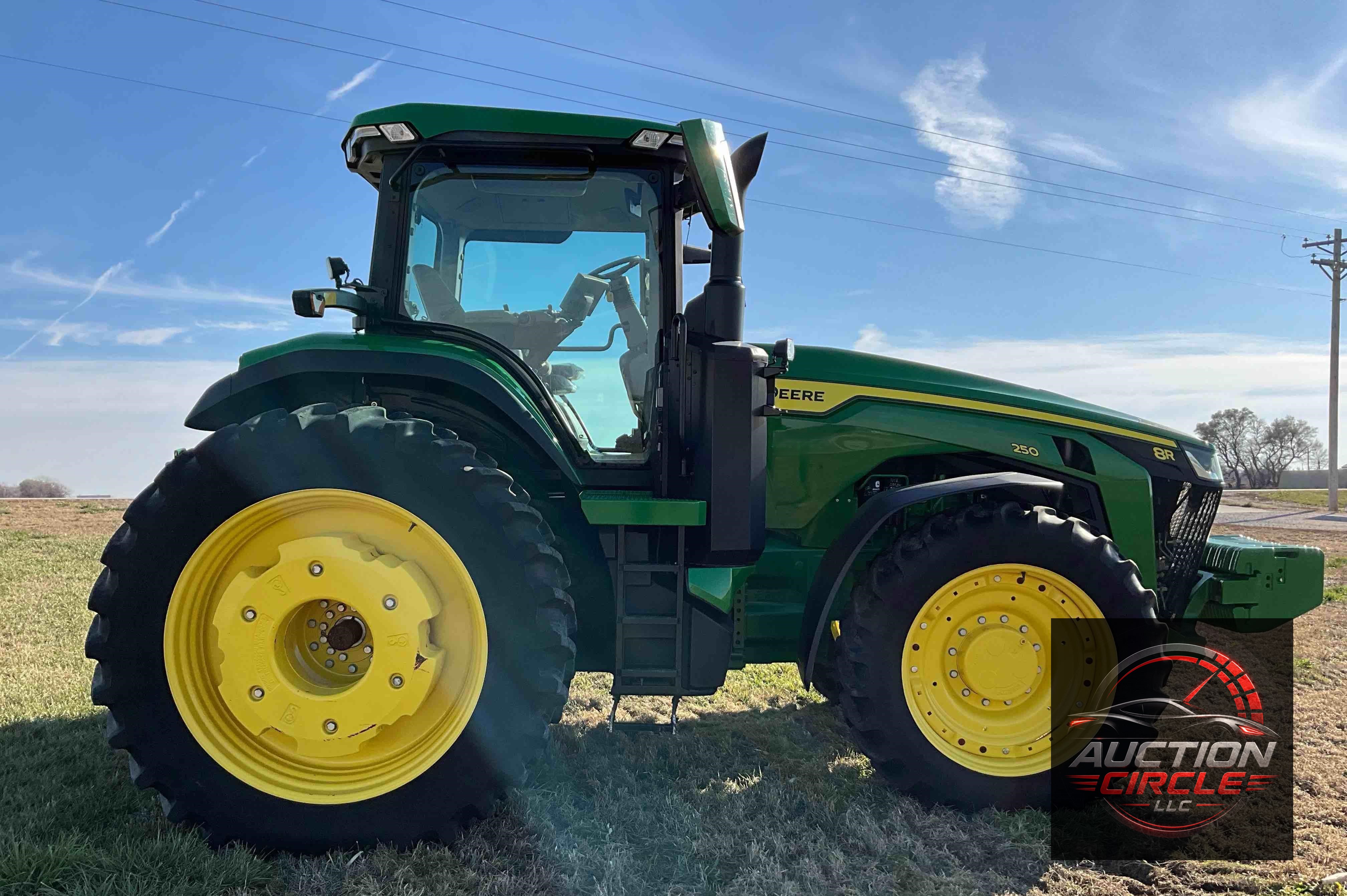 2022 John Deere 8R 250