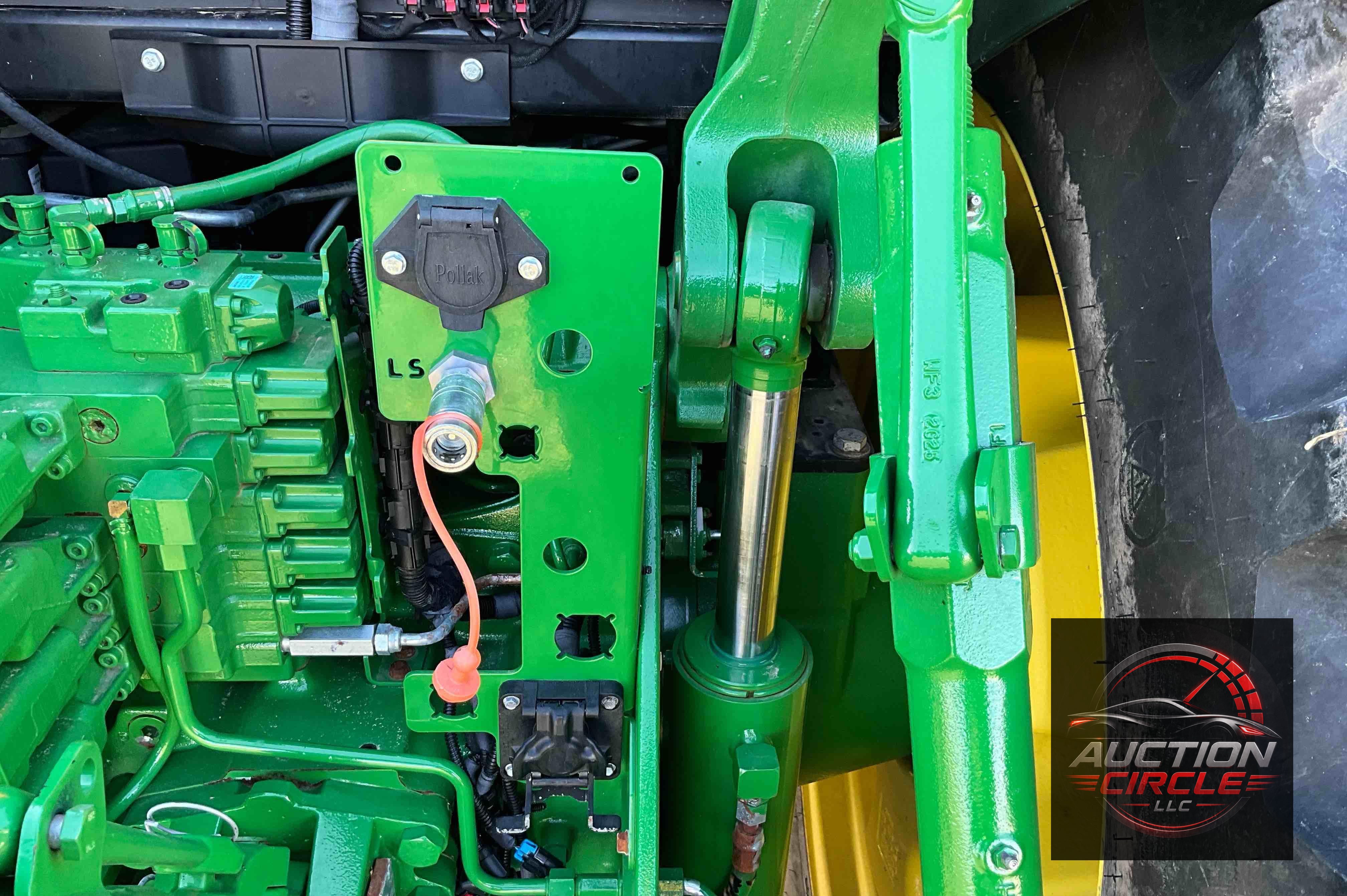 2022 John Deere 8R 250