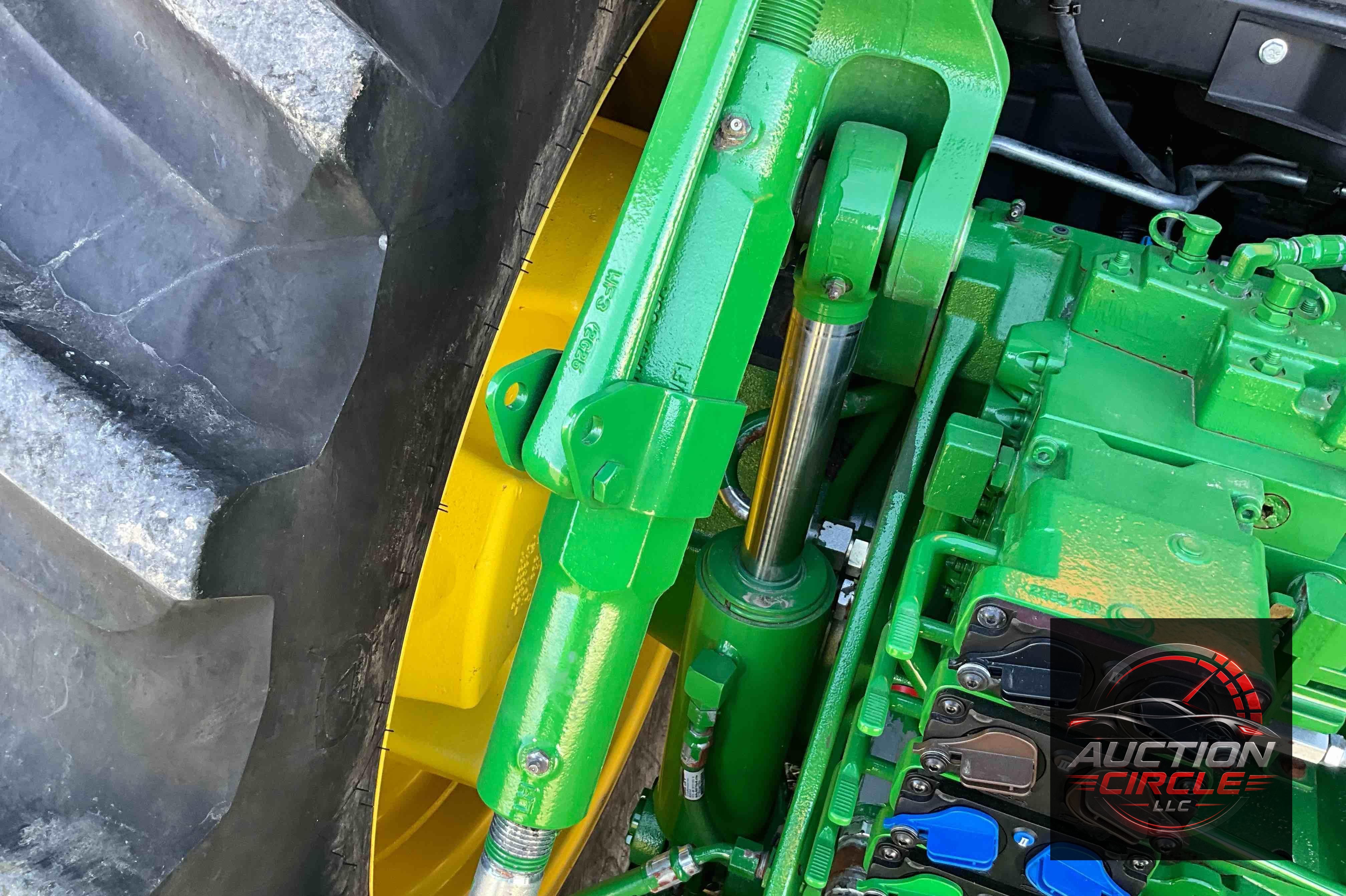 2022 John Deere 8R 250
