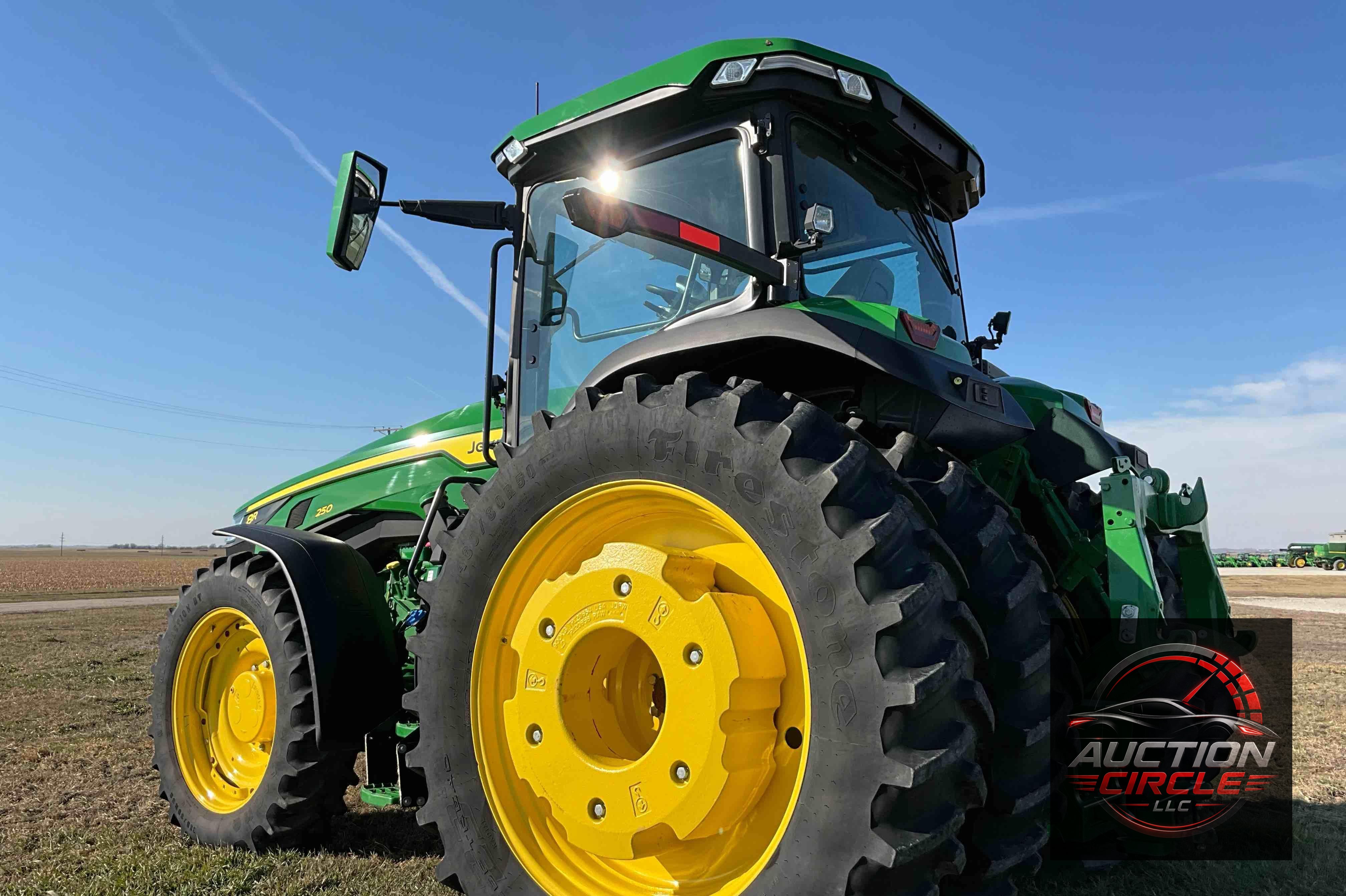 2022 John Deere 8R 250