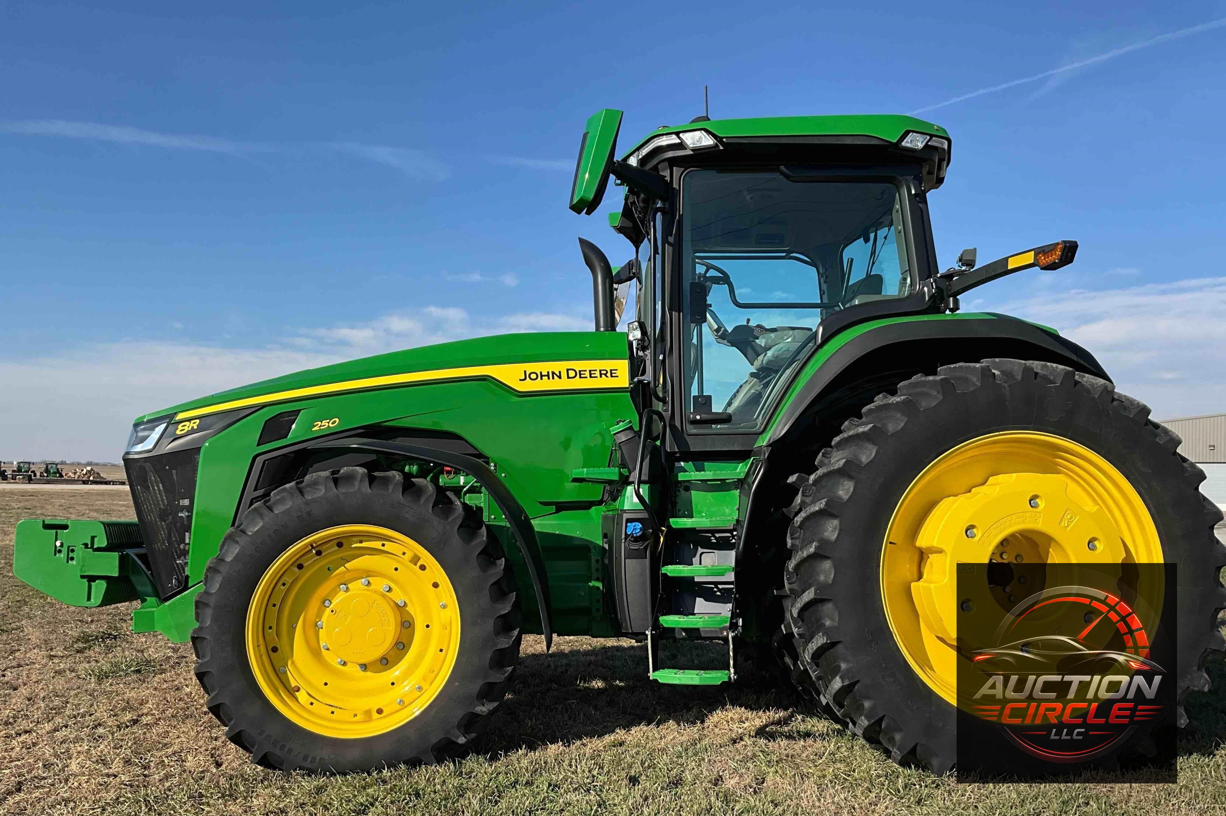 2022 John Deere 8R 250