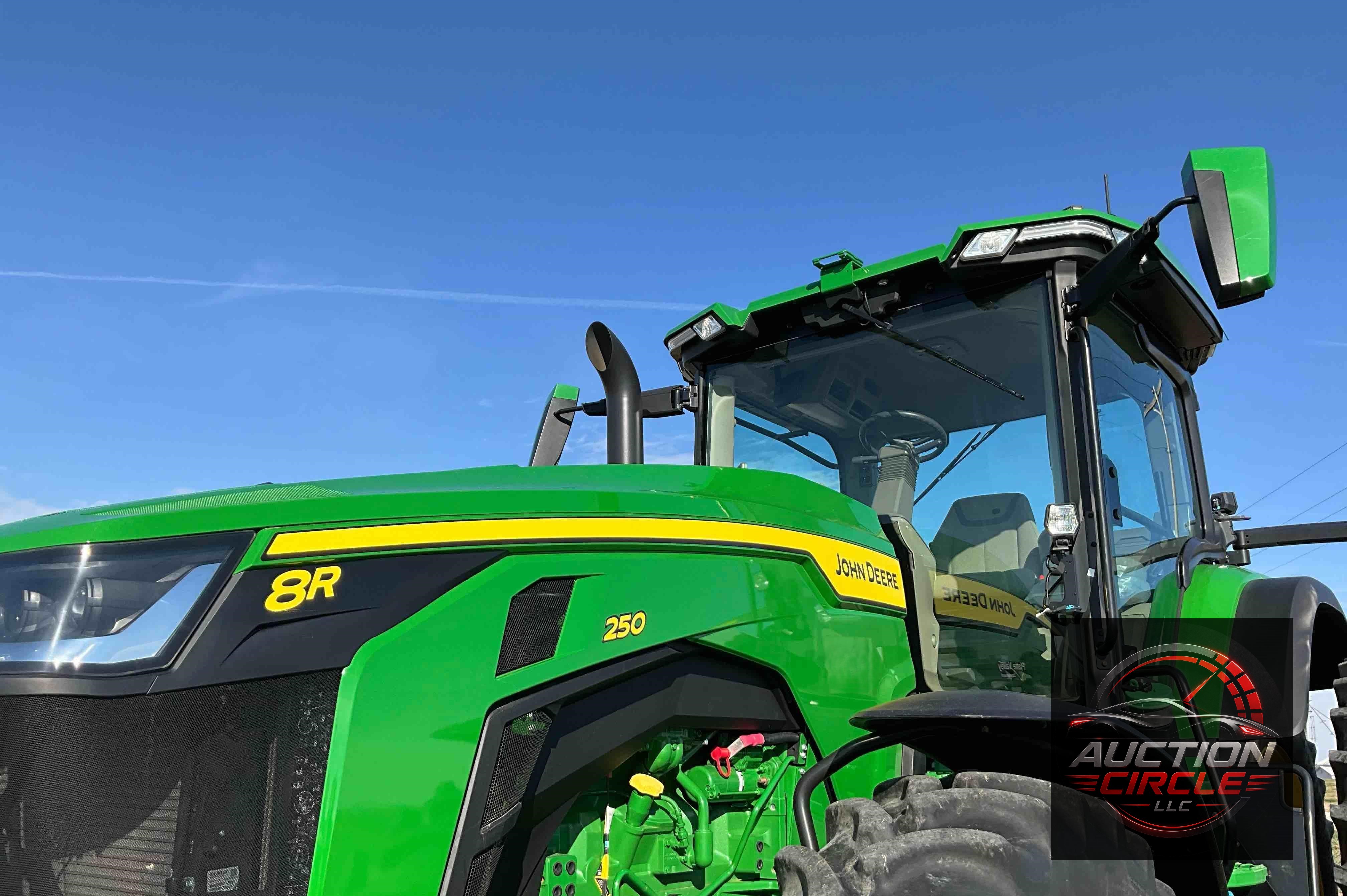 2022 John Deere 8R 250