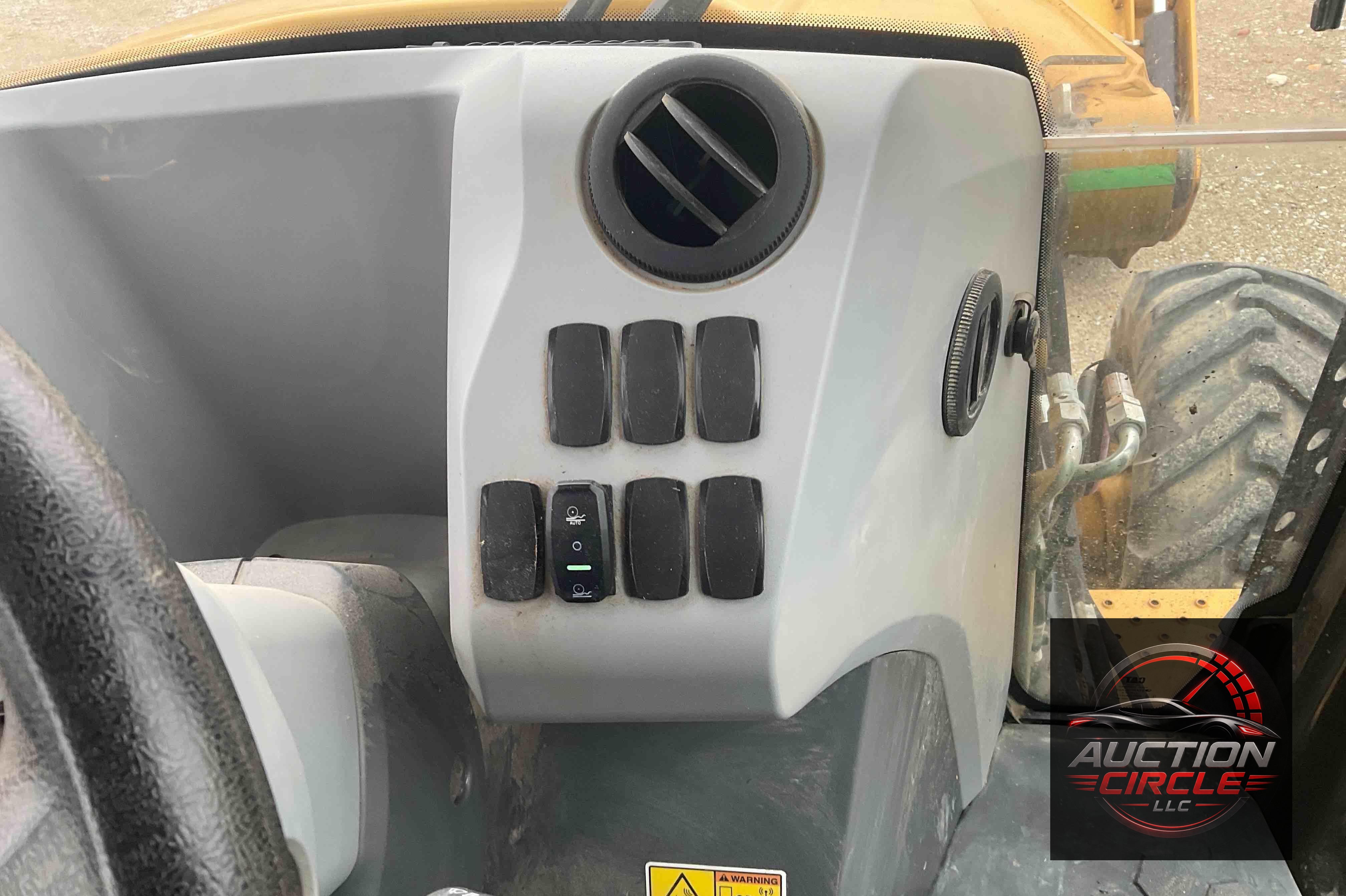 2018 Caterpillar 420F2