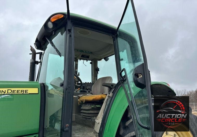 2010 John Deere 7330 MFWD tractor