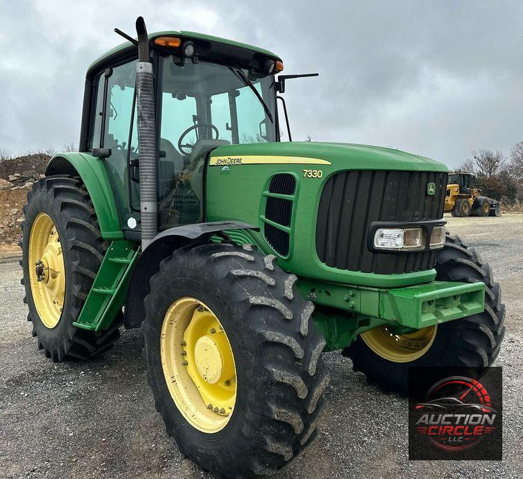 2010 John Deere 7330 MFWD tractor