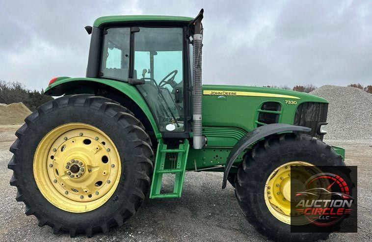 2010 John Deere 7330 MFWD tractor
