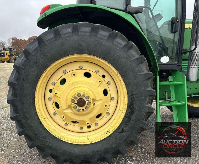 2010 John Deere 7330 MFWD tractor