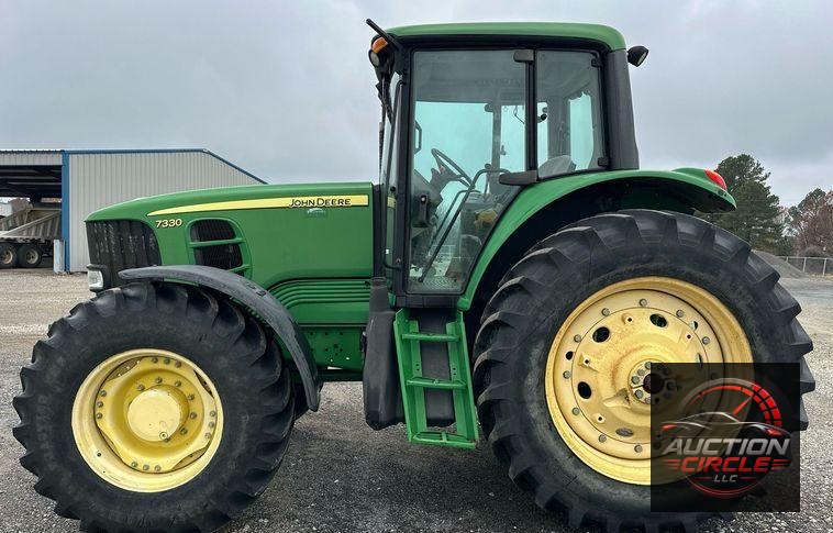 2010 John Deere 7330 MFWD tractor