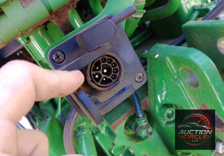 2015 John Deere 6125R MFWD tractor