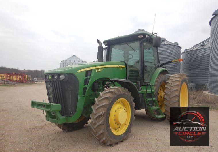 2010 John Deere 8225R MFWD tractor