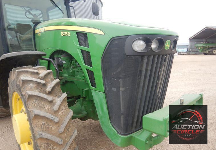 2010 John Deere 8225R MFWD tractor