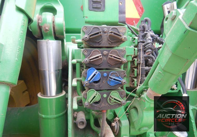 2010 John Deere 8225R MFWD tractor