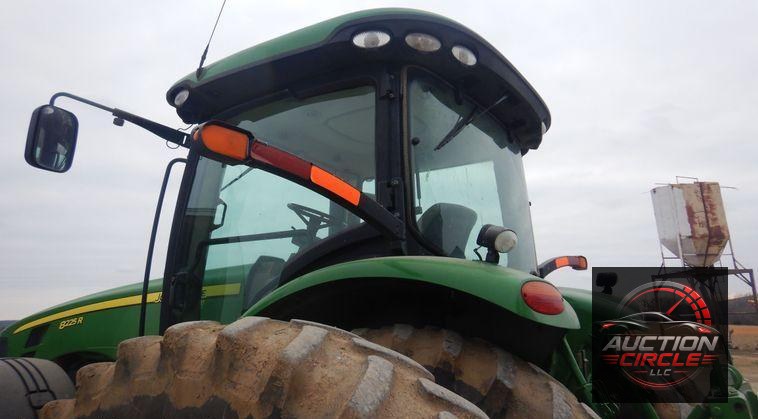2010 John Deere 8225R MFWD tractor