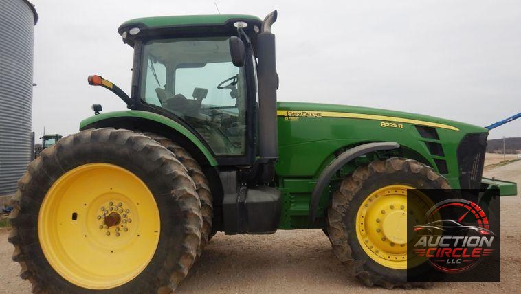 2010 John Deere 8225R MFWD tractor