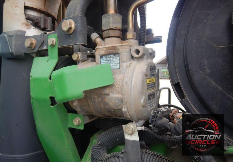 2010 John Deere 8225R MFWD tractor