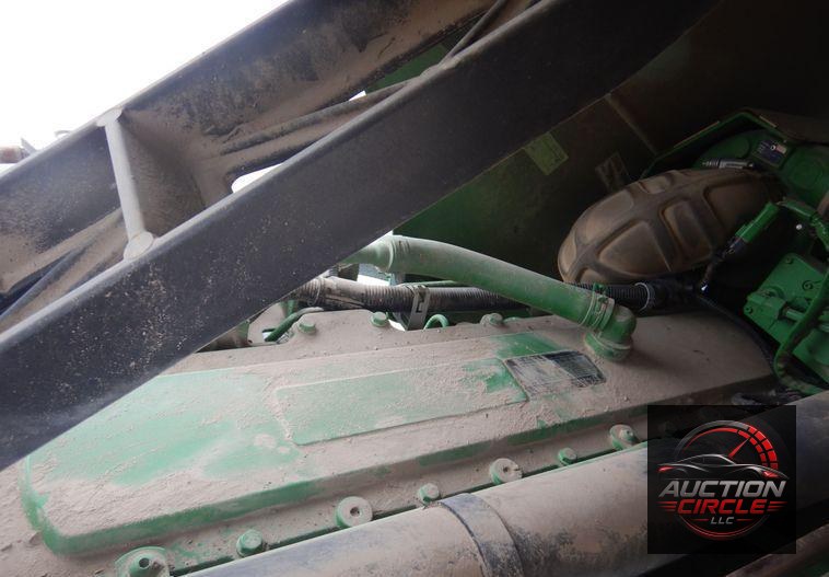 2010 John Deere 8225R MFWD tractor
