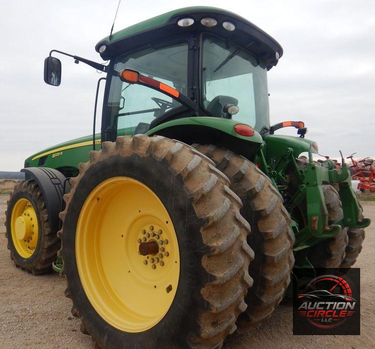 2010 John Deere 8225R MFWD tractor