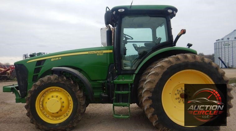 2010 John Deere 8225R MFWD tractor