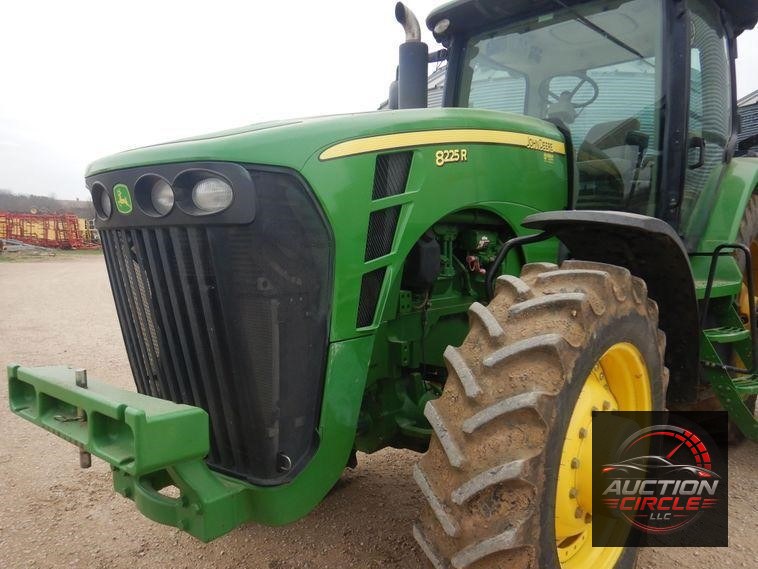 2010 John Deere 8225R MFWD tractor