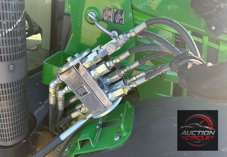 2014 John Deere 6125M  MFWD tractor