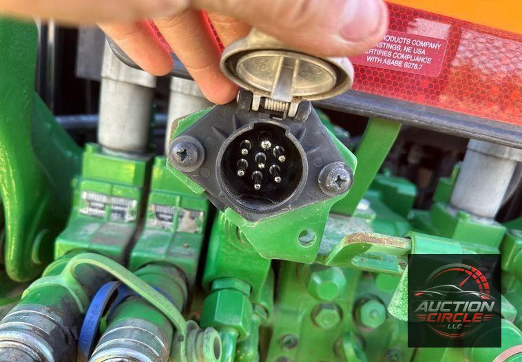 2014 John Deere 6125M  MFWD tractor