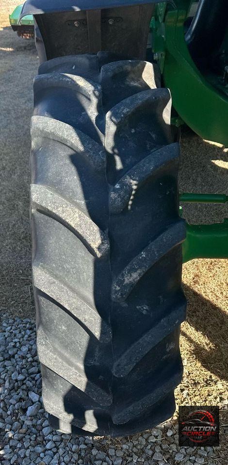 2014 John Deere 6125M  MFWD tractor