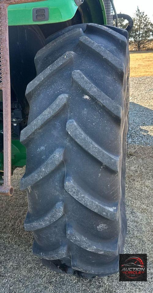2014 John Deere 6125M  MFWD tractor
