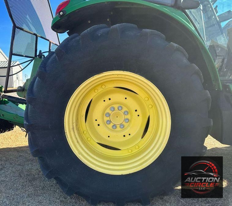 2014 John Deere 6125M  MFWD tractor
