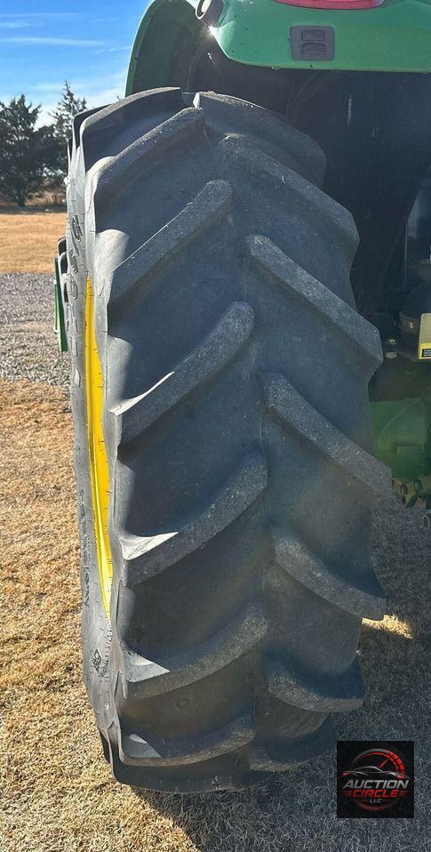 2014 John Deere 6125M  MFWD tractor
