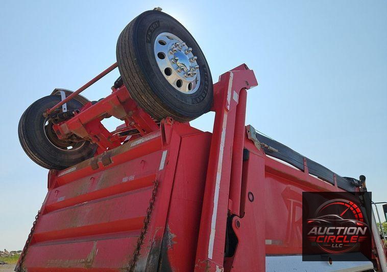 2012 Freightliner  114SD dump truck