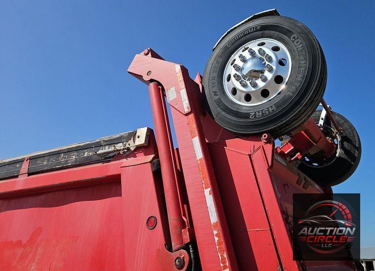 2012 Freightliner  114SD dump truck