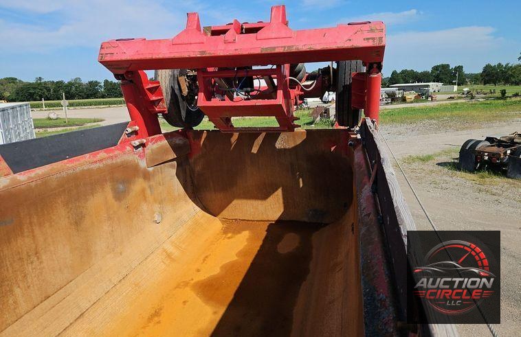 2012 Freightliner  114SD dump truck