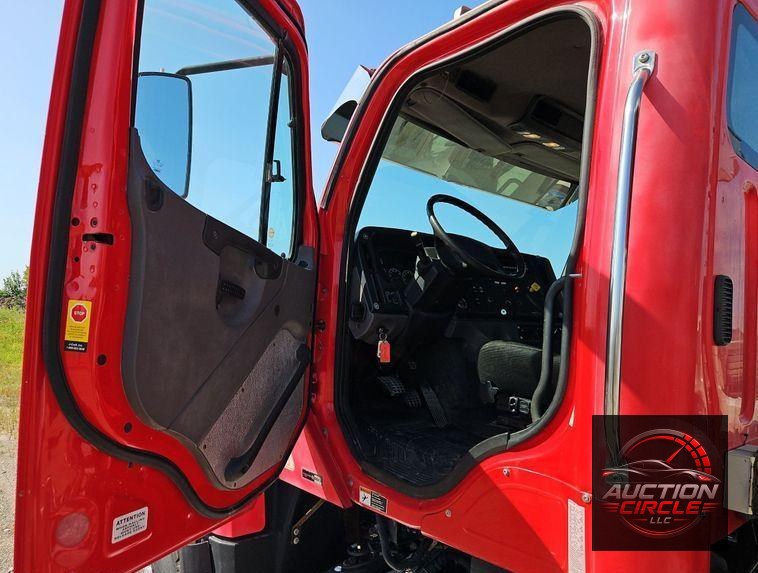 2012 Freightliner  114SD dump truck