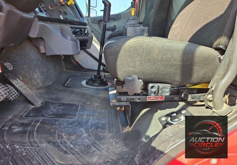 2012 Freightliner  114SD dump truck
