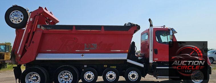 2012 Freightliner  114SD dump truck