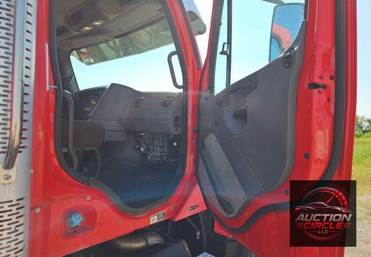 2012 Freightliner  114SD dump truck