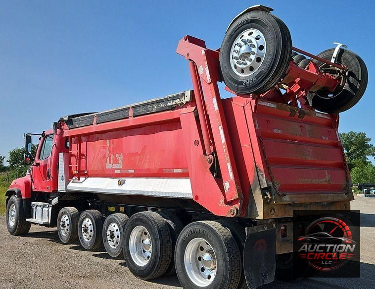 2012 Freightliner  114SD dump truck