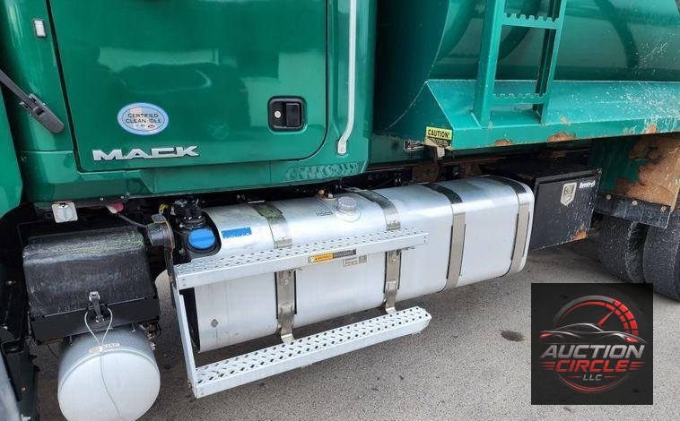 2018 Mack GU713  dump truck