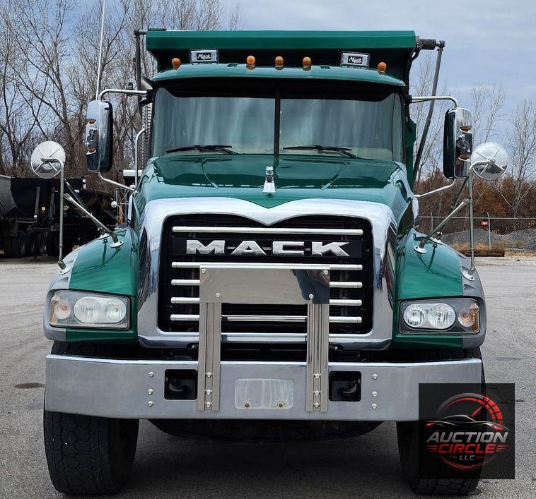 2018 Mack GU713  dump truck