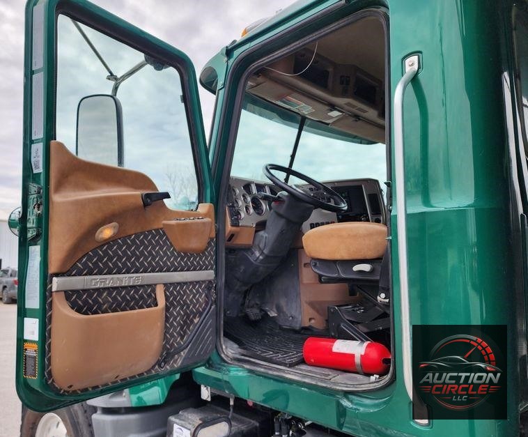 2018 Mack GU713  dump truck