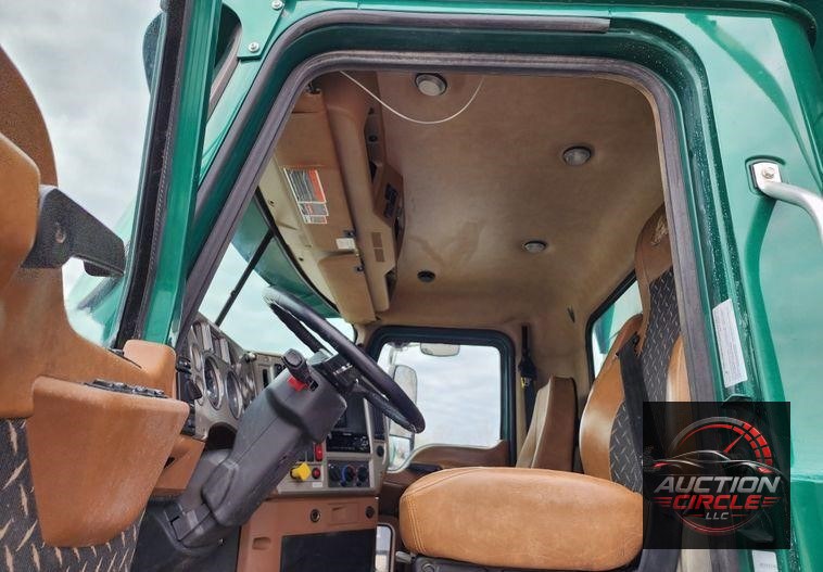 2018 Mack GU713  dump truck