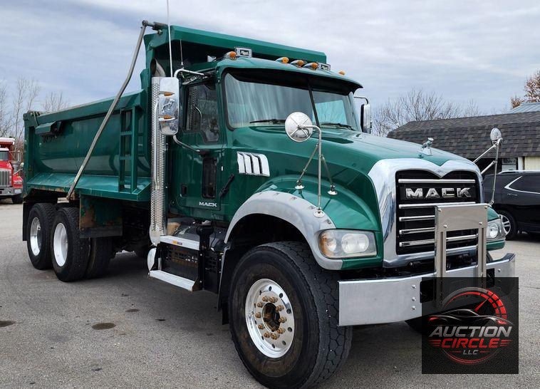 2018 Mack GU713  dump truck