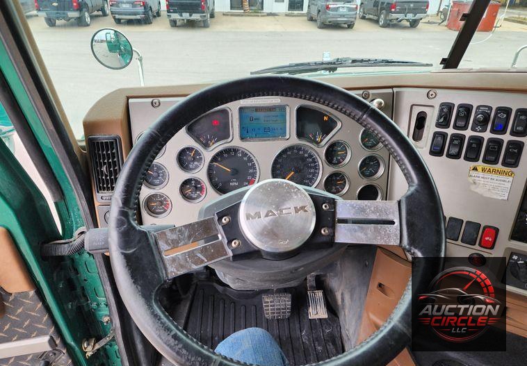 2018 Mack GU713  dump truck