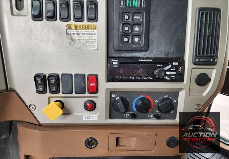 2018 Mack GU713  dump truck