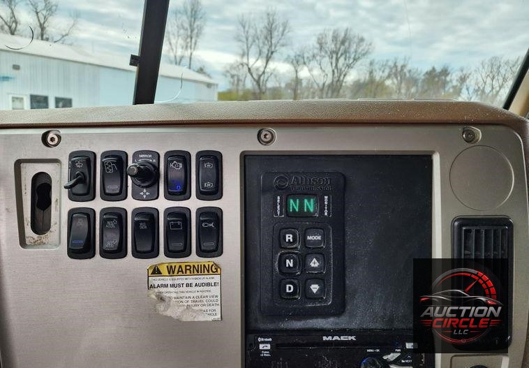 2018 Mack GU713  dump truck