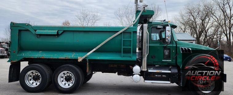 2018 Mack GU713  dump truck