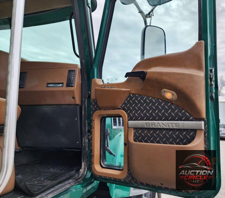 2018 Mack GU713  dump truck