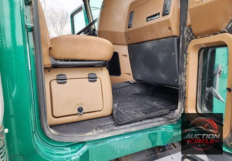 2018 Mack GU713  dump truck