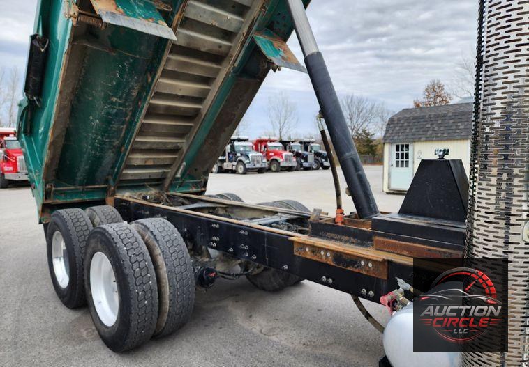 2018 Mack GU713  dump truck